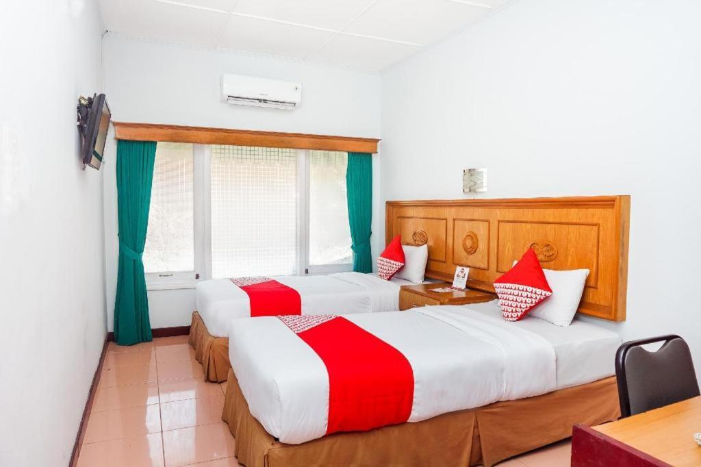 Oyo 375 Hotel Bougenville Syariah Padang  Eksteriør bilde